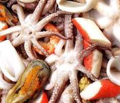 Морепродукты, запеченные в сливочном соусе На что обращать внимание при покупке смеси морепродуктов