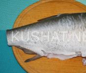 Paano magprito ng silver carp na masarap sa isang kawali: recipe na may mga larawan