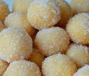 Fried condensed milk balls Koloboks na may recipe ng condensed milk